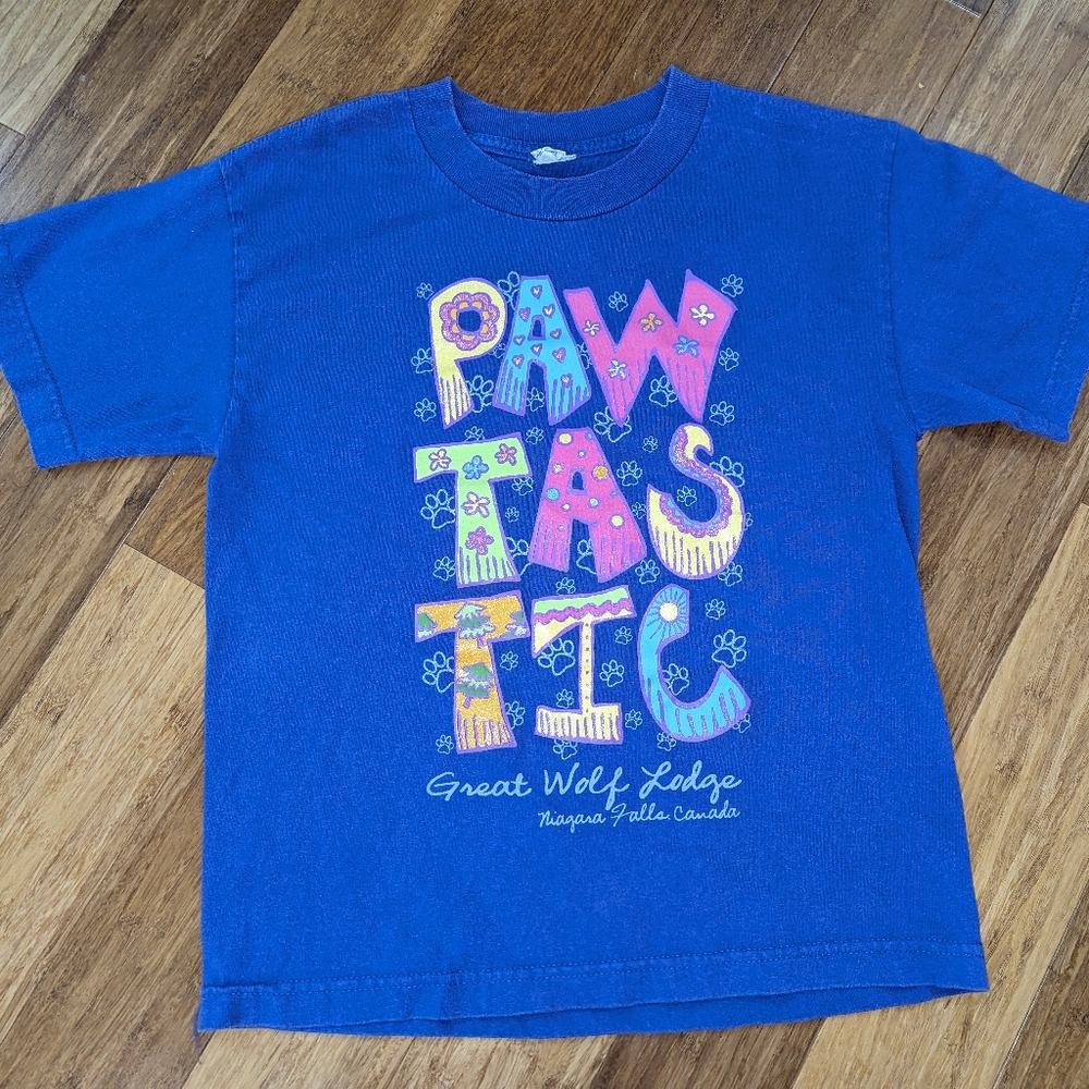 Great Wolf Lodge Niagara Falls t-shirt. Purple Pawtastic.
